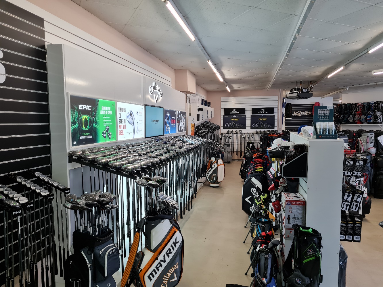 Ladengeschäft Golfschläger Abteilung Ladengeschäft Golfschläger Abteilung